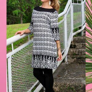 3/4 Sleeve Black and White Printed Boat Neck Tunic Medium